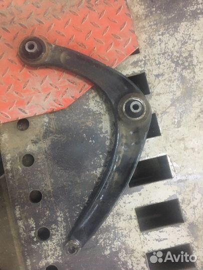 Рычаг пер ниж правый Citroen C4 B7 разбор