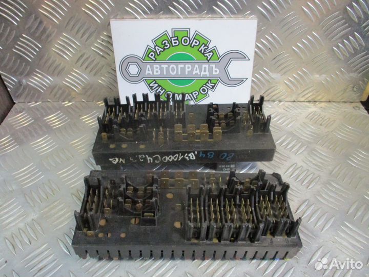 Блок предохранителей Audi 80 B3 B4 Цена за штуку