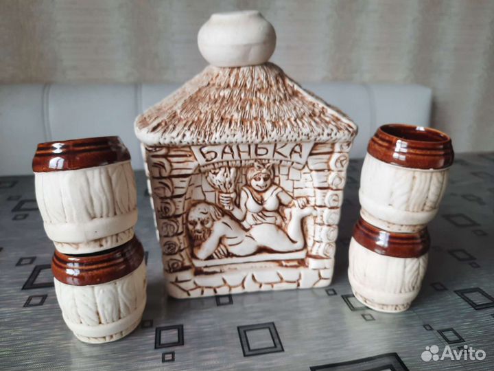 Графин с рюмками