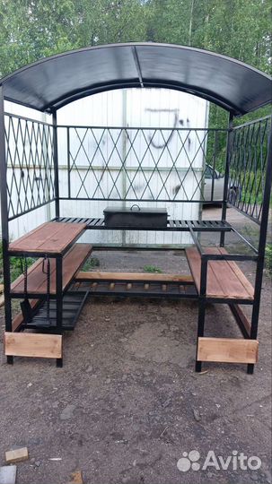 Мангал с крышей