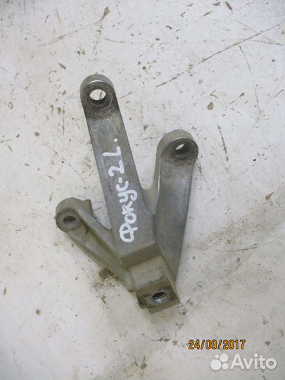 Кронштейн левой подушки двигателя Форд Фокус 2