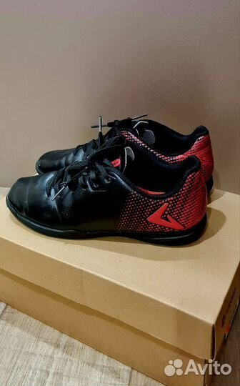 Футбольные бутсы 35 размер