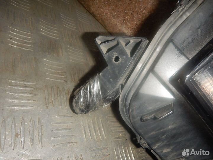 Фара левая Toyota Sequoia