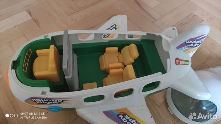 Игрушечный самолет