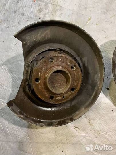 Кулак задний левый Volvo S60