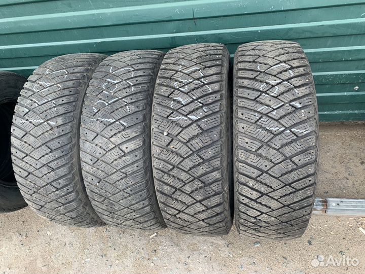 Goodyear Aquatred 215/65 R16