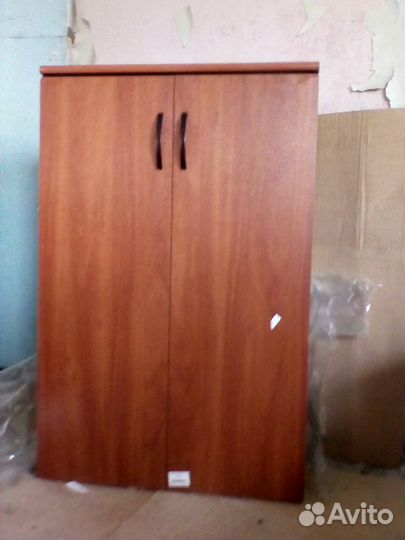 Шкаф средний, двухдверный