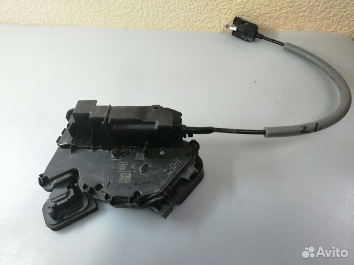 Замок двери задней лев/пр Skoda Rapid II