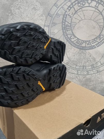 Зимние кроссовки Adidas terrex