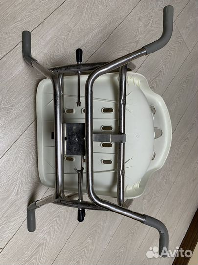 Поворотное кресло-стул в ванную