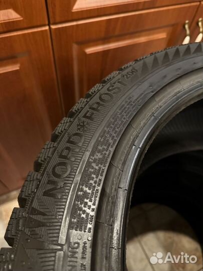 Gislaved Nord Frost 200 235/45 R18 98T