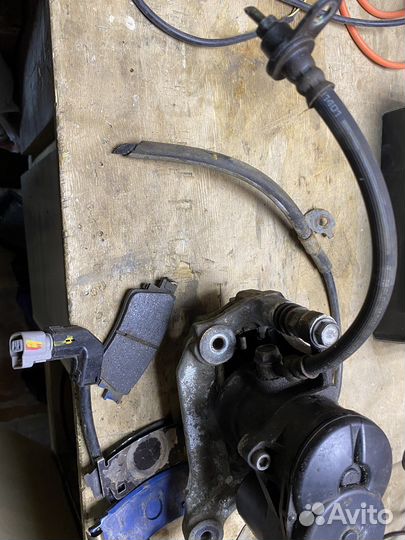 Суппорт задний левый mitsubishi outlander