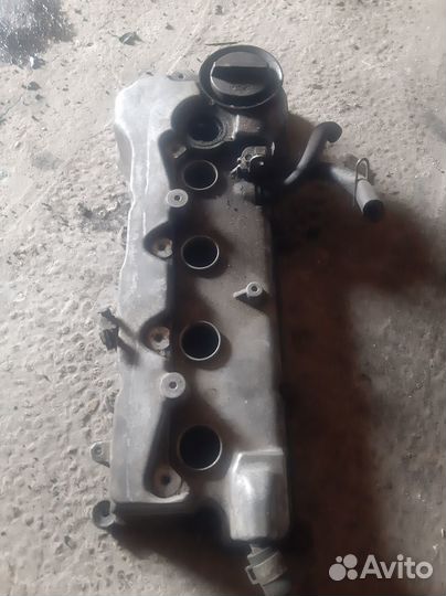 Клапанная крышка на Ниссан Примьера,Nissan Primera