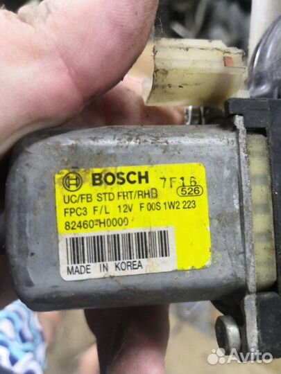 Стеклоподъемник двери передний правый Kia Rio