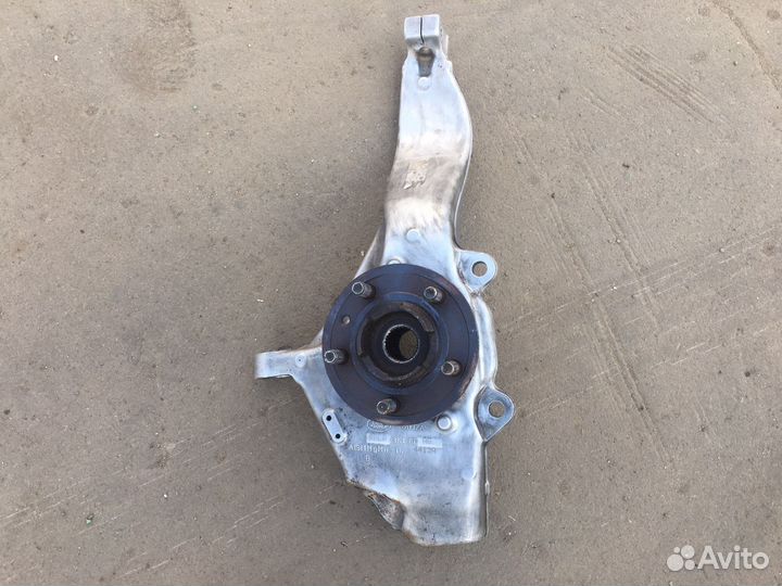 Кулак поворотный левый Range Rover vogue L405