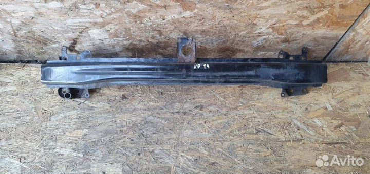 Усилитель переднего бампера Volkswagen Golf V 200