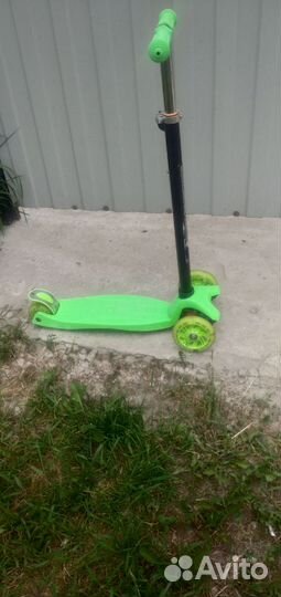 Самокат трехколесный со светящимися колесами