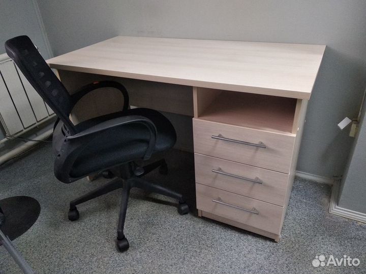 Новый Стол письменный с ящиками 120х60см