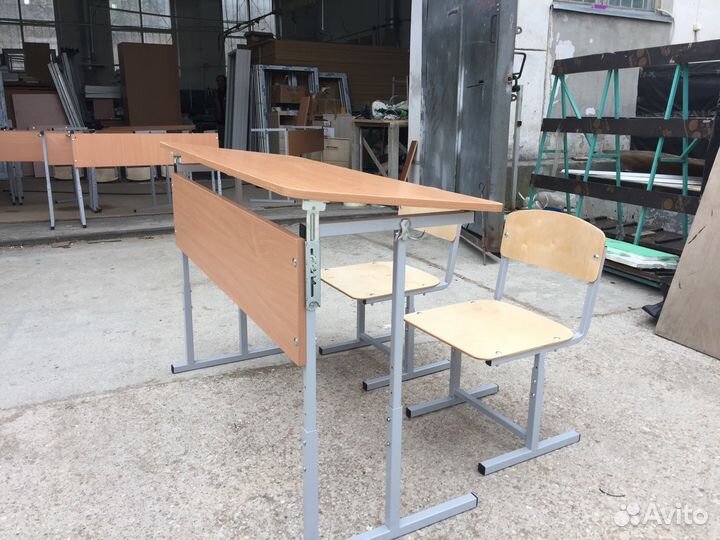 Школьная парта регулируемая