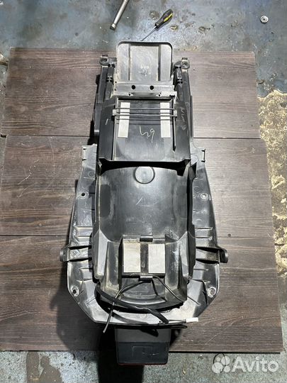 Пластик подрамника для Suzuki GSX650F