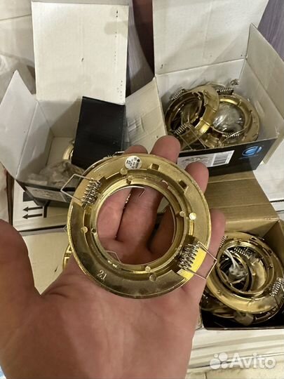 Сетильник потолочный точечный золотой