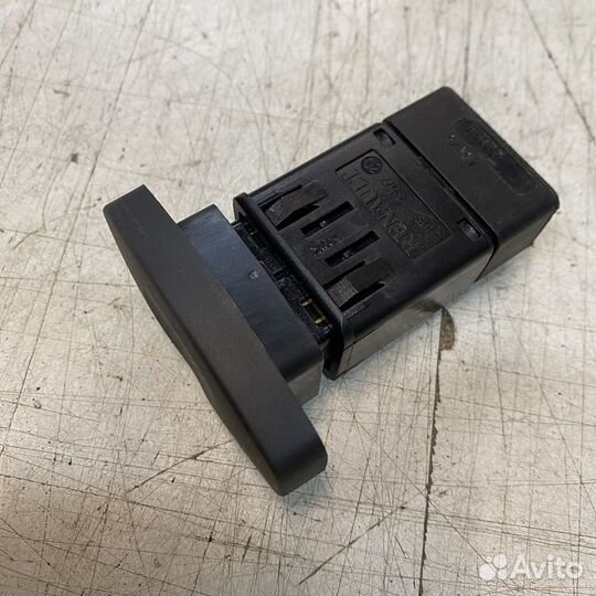 Кнопка аварийки Renault Duster