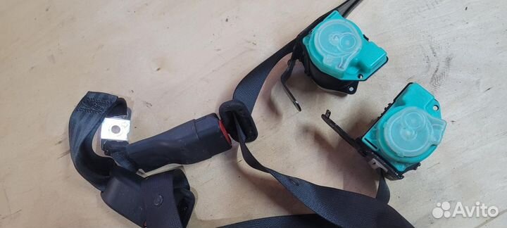 Ремень безопасности задний Toyota Corolla E180