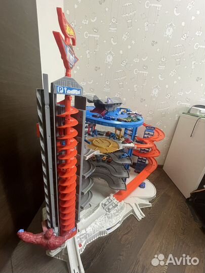 Hot wheels ultimate garage Мега гараж с гориллой