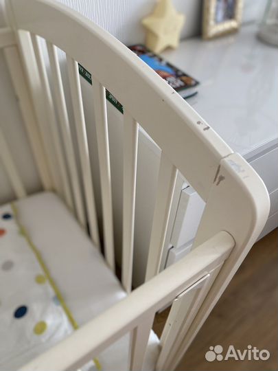 Детская кроватка с маятником и ящиком