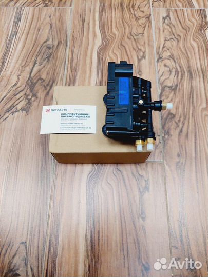 Блок клапанов пневмоподвески Discovery 4 RVH000054