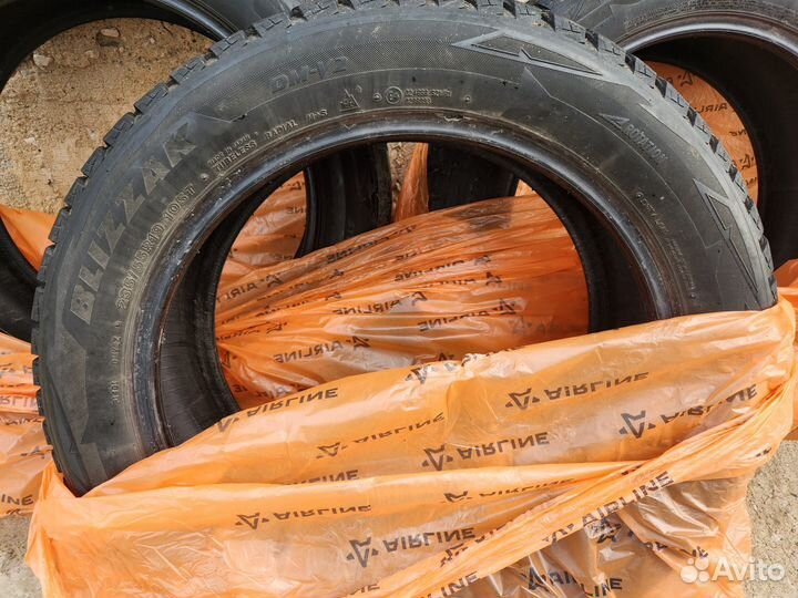 Bridgestone Blizzak DM-V2 235/55 R19