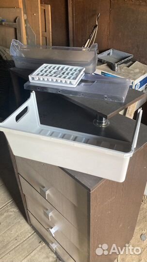 Ящики,отсеки,ледница в холодильник indezit