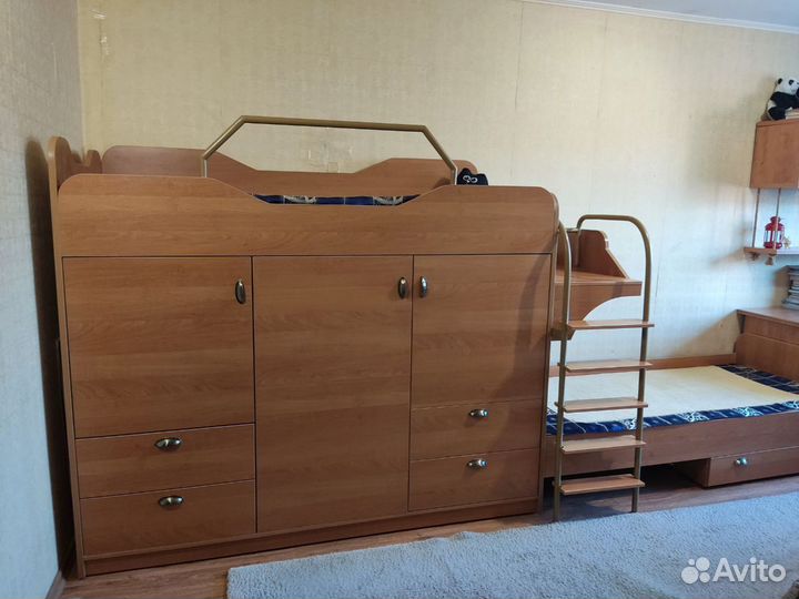 Детская кровать(двухъярусная) со шкафом