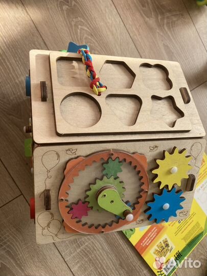 Бизиборд домик