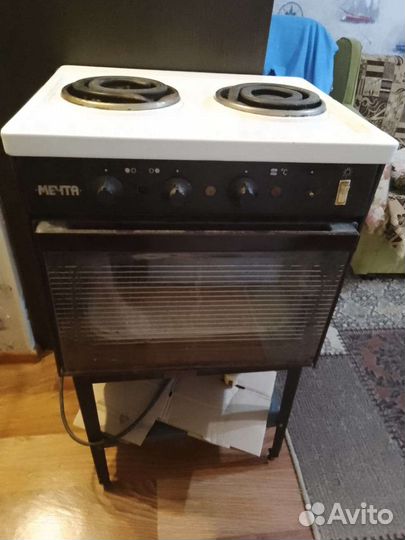 Плита электрическая и холодильник