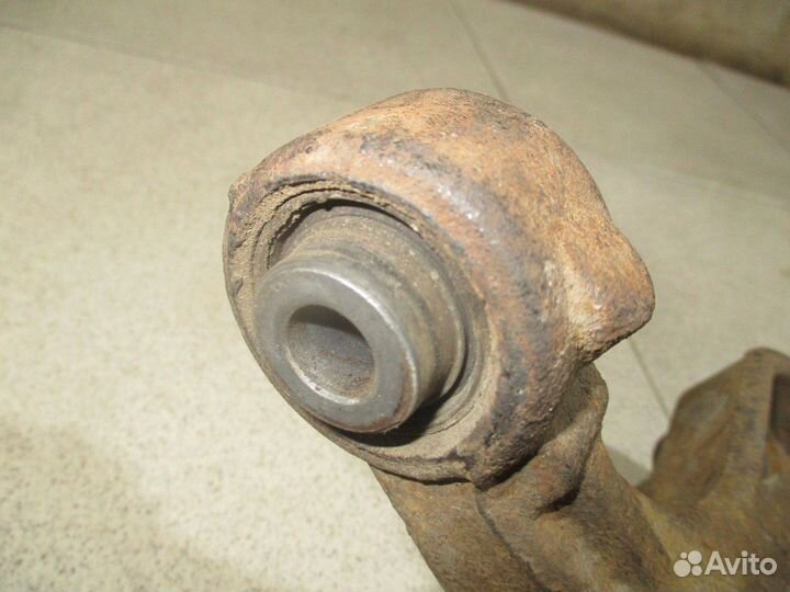 Кулак поворотный задний правый Mitsubishi Galant 9