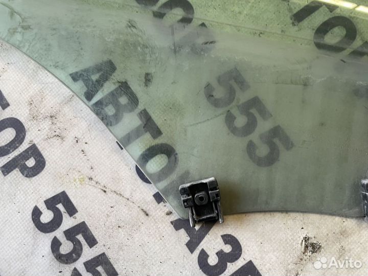 Стекло двери передней правой Citroen C4