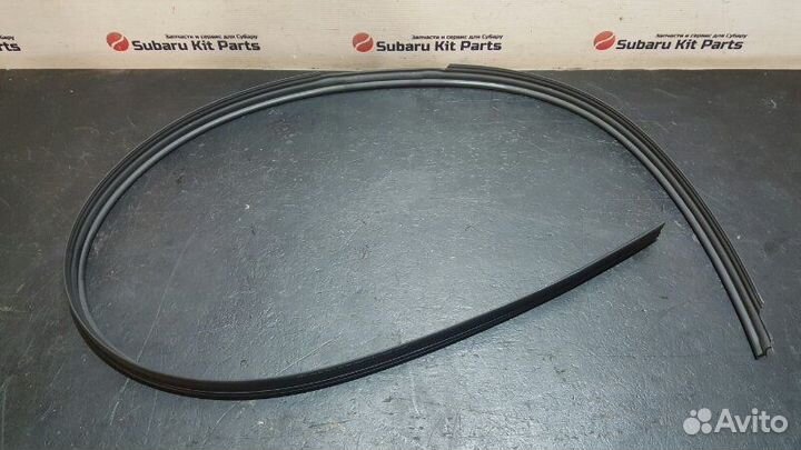 Уплотнительная резинка передняя правая Audi A7 4G