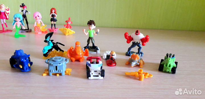 Коллекция игрушек из Kinder Surprise