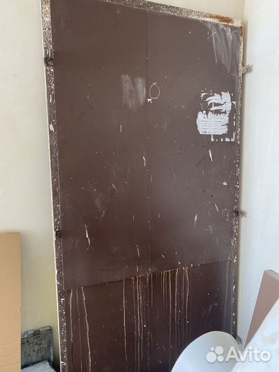 Дверь входная металлическая от застройщика