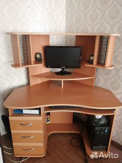 Продам компьютерный стол