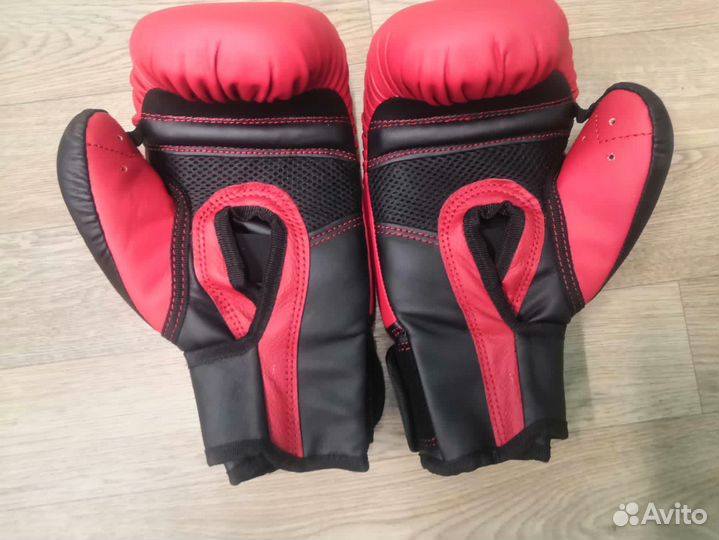 Боксерские перчатки