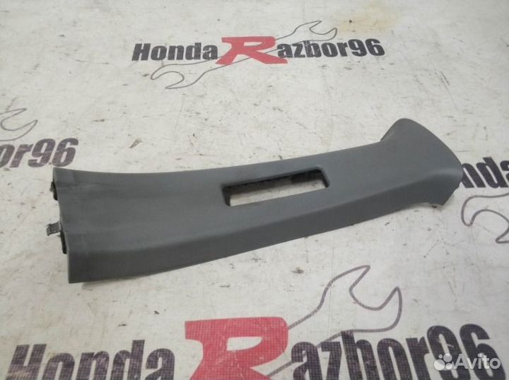 Накладка центральной стойки правая Honda Cr-V 2