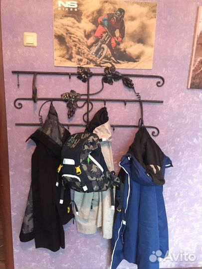 Кованная вешалка в ресторан особняк Виноград Лоза