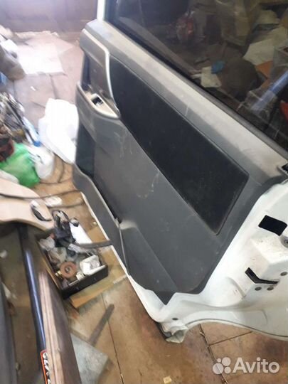 Дверь Тойта вокси,ноах,Voxy,Noah