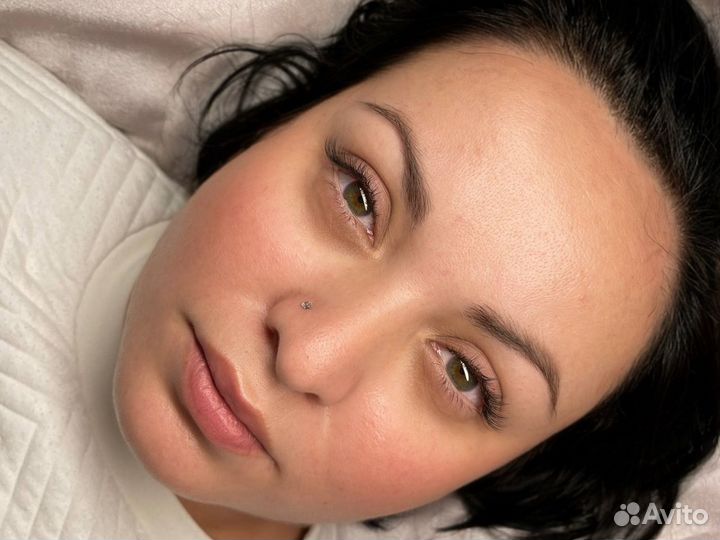 Модель на наращивание ресниц