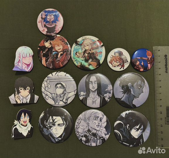 Значки геншин, атака титанов, аниме