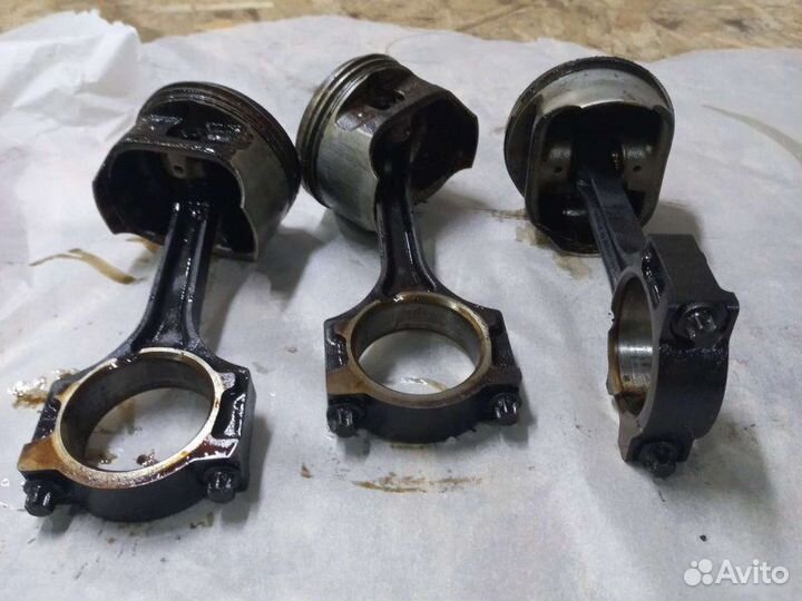 Поршень и шатун Ford Focus 2 (100л.с)