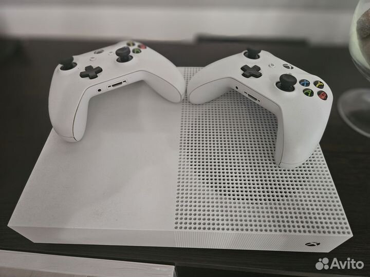 Игровая приставка xbox one s 1 tb