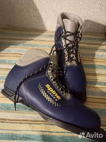 Лыжные ботинки spine